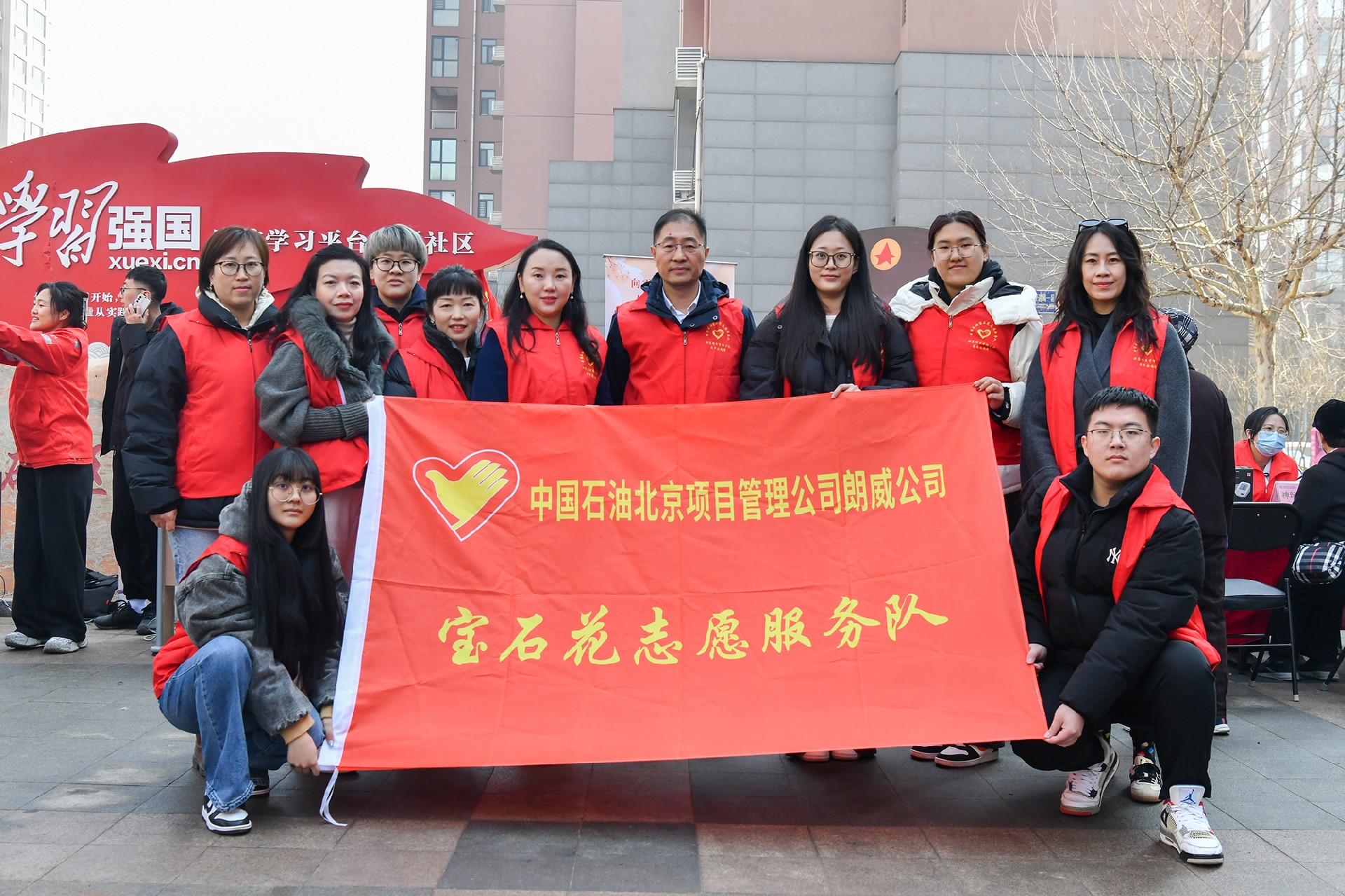 公司開展“志愿服務(wù)進(jìn)社區(qū)，文明共創(chuàng)暖人心”志愿服務(wù)活動